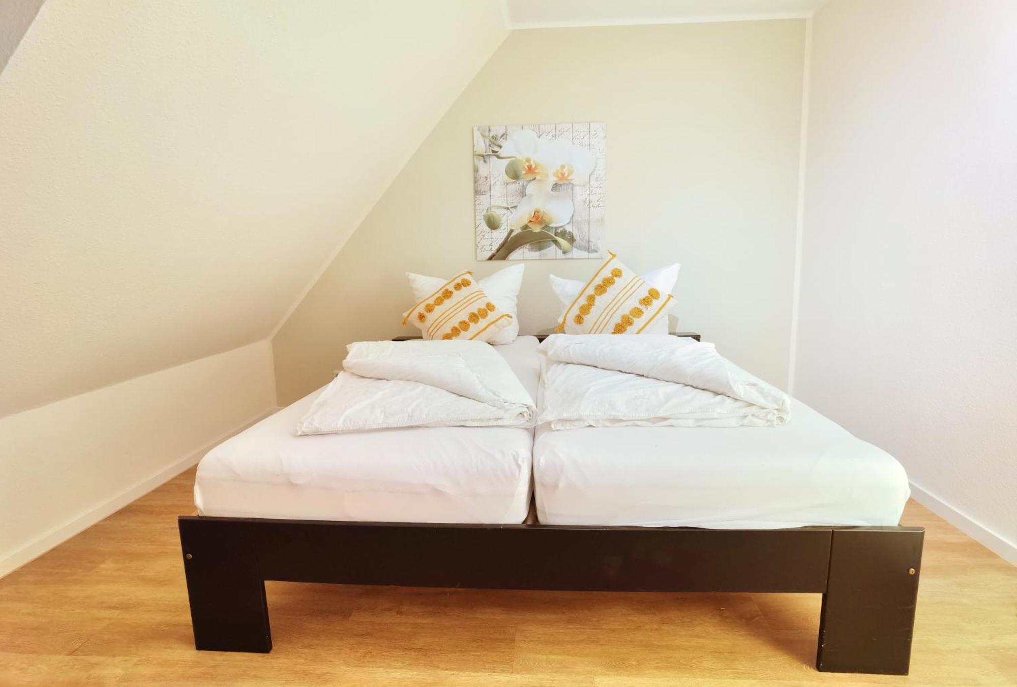 Schaake Hooksiel - Charmante Reetdachwohnung & Kostenfreier Parkplatz エクステリア 写真